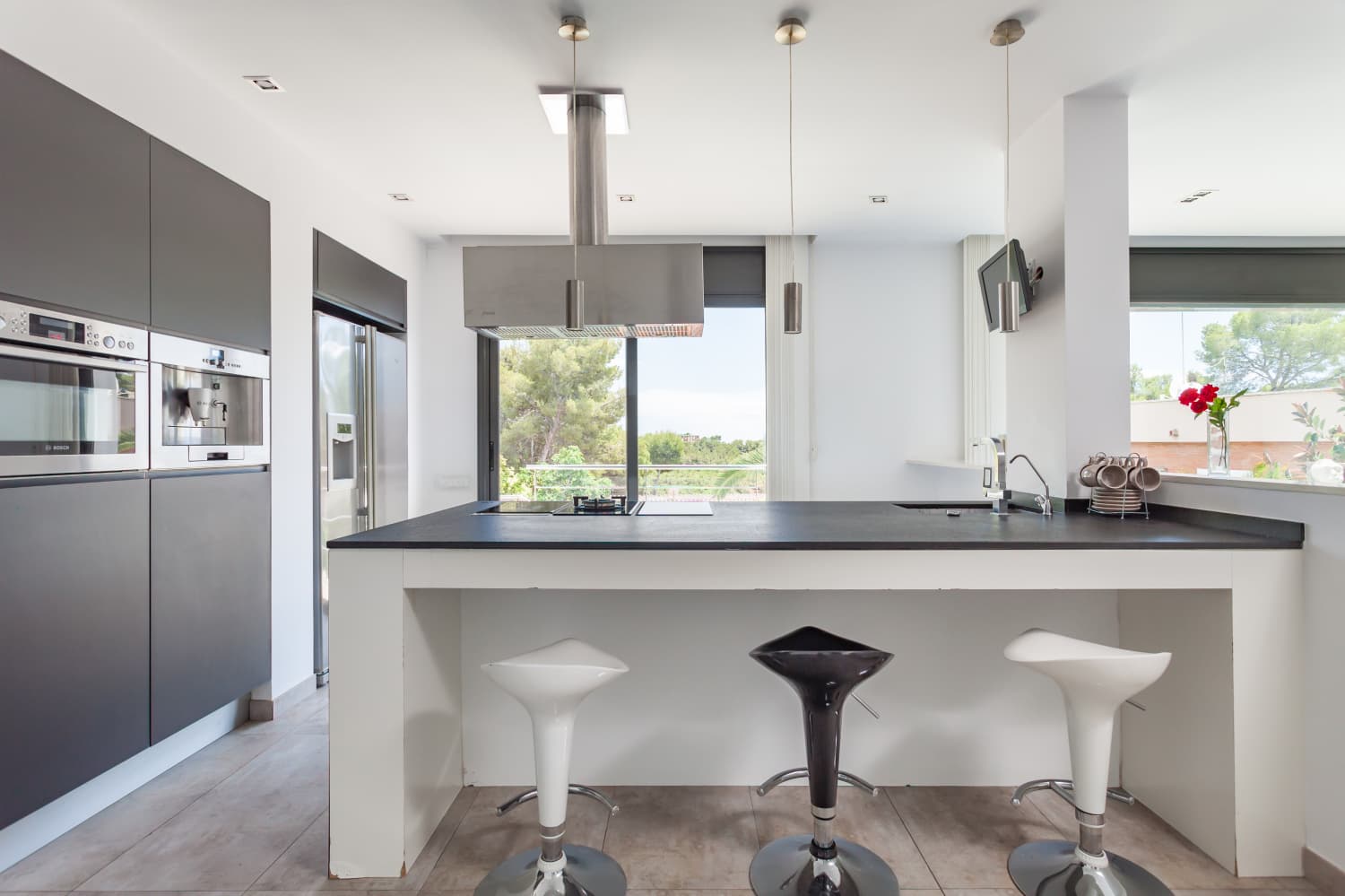 Moderna casa con piscina y gran jardín - foto 3