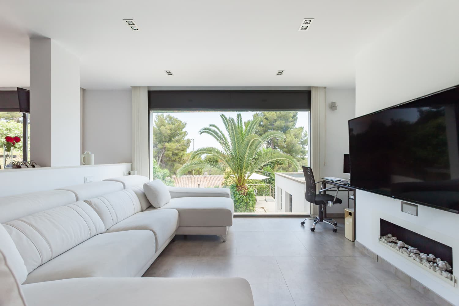 Moderna casa con piscina y gran jardín - foto 5